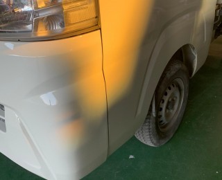 貝塚市　軽トラ　左フロントドア＆フロントバンパー板金塗装